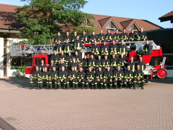 26062002 Gruppenbild Feuerwehr 02